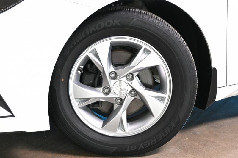 2021 Hyundai Elantra - Image 3