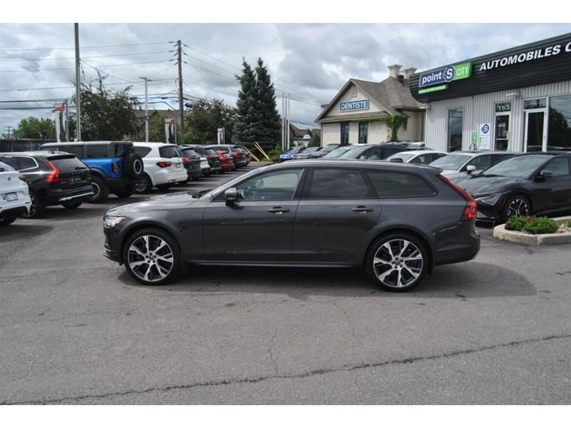 2022 Volvo V90 - Image 2