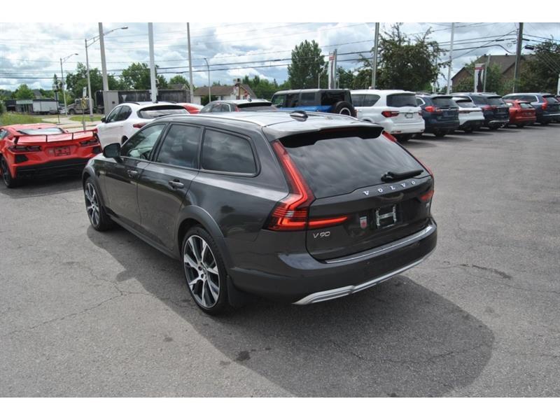 2022 Volvo V90 - Image 3