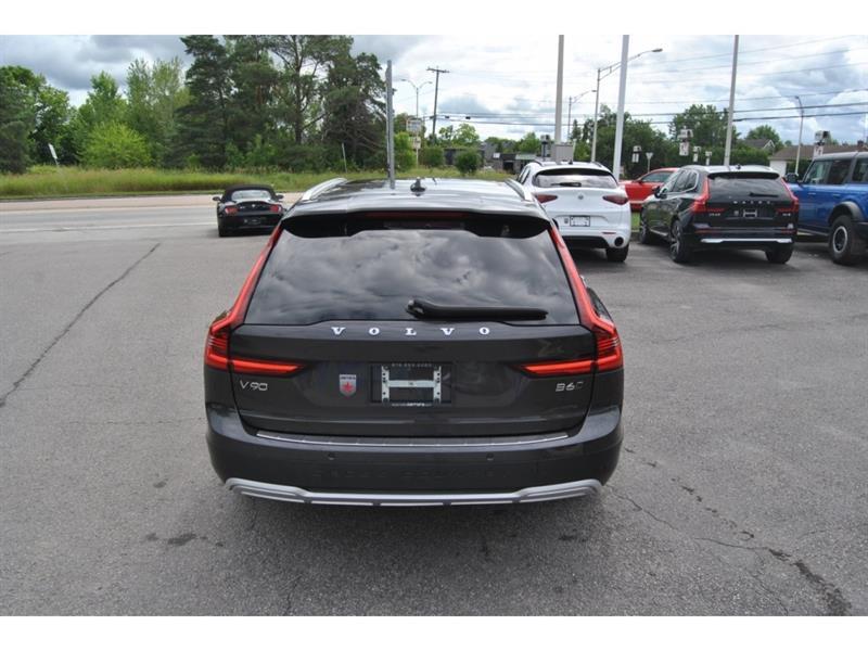 2022 Volvo V90 - Image 4