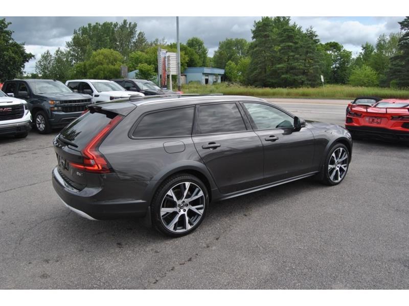 2022 Volvo V90 - Image 5