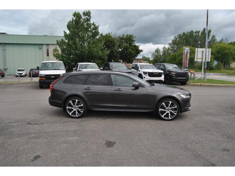 2022 Volvo V90 - Image 6