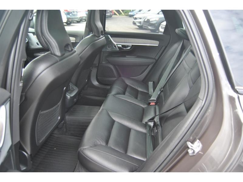 2022 Volvo V90 - Image 10