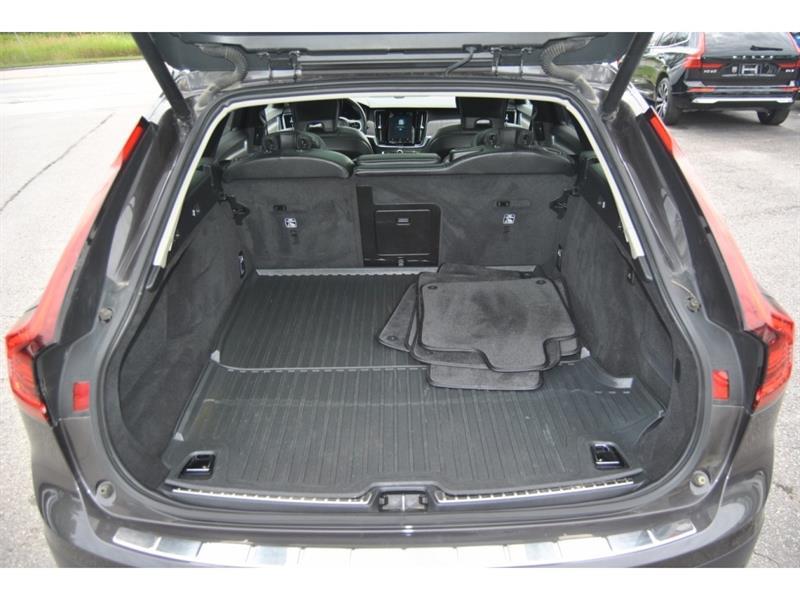 2022 Volvo V90 - Image 11