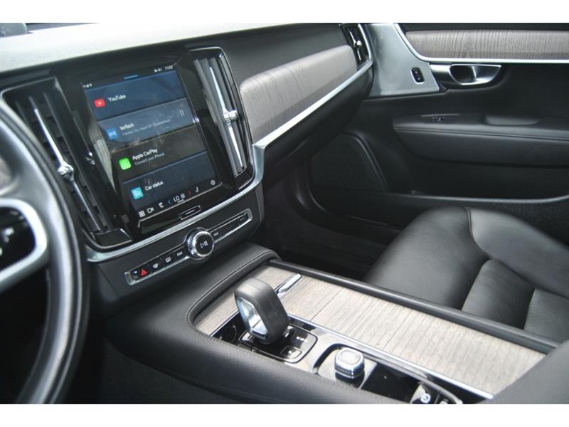 2022 Volvo V90 - Image 16