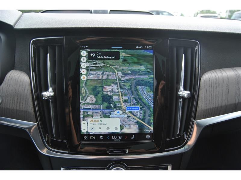 2022 Volvo V90 - Image 18