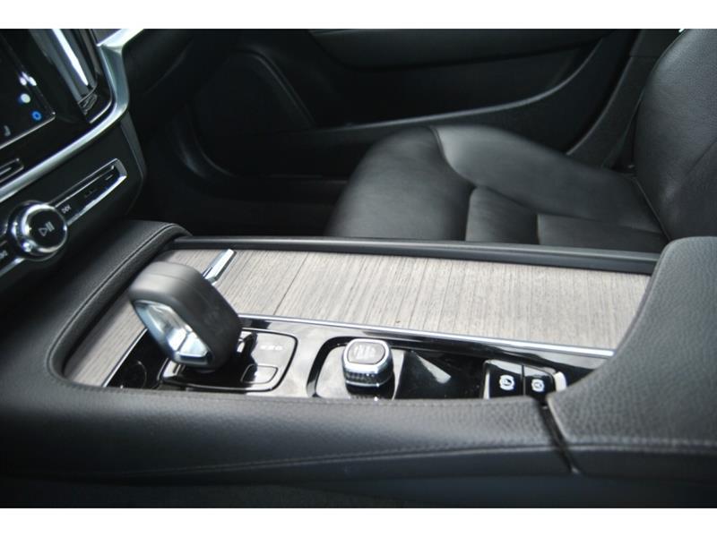 2022 Volvo V90 - Image 24