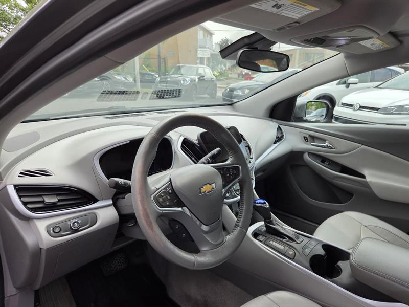 2017 Chevrolet Volt - Image 15