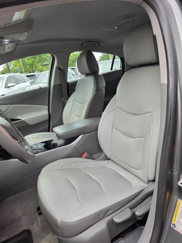 2017 Chevrolet Volt - Image 16