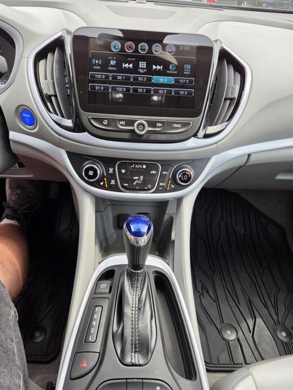 2017 Chevrolet Volt - Image 20