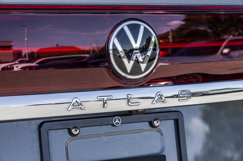 2025 Volkswagen Atlas - Image 13
