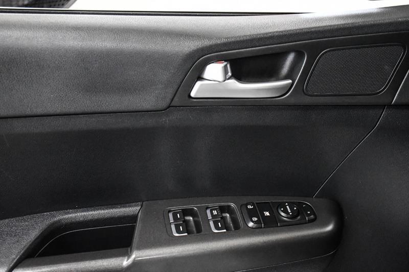 2017 Kia Sportage - Image 18