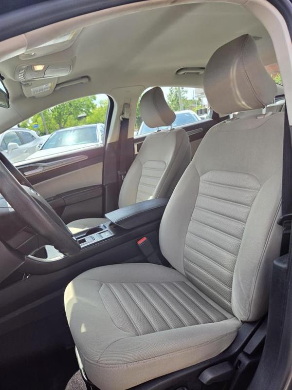 2017 Ford Fusion - Image 16
