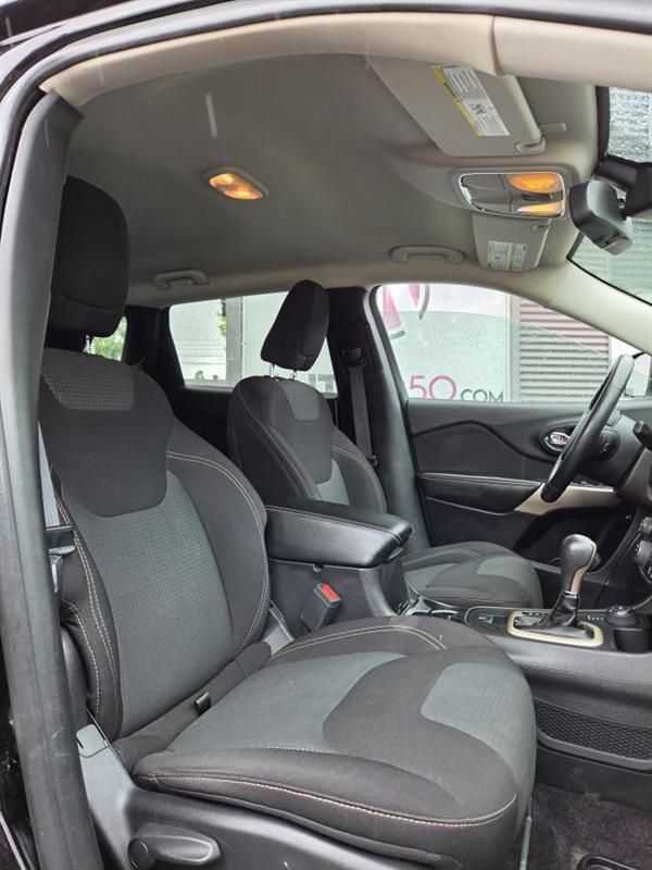 2017 Jeep Grand Cherokee - Image 11