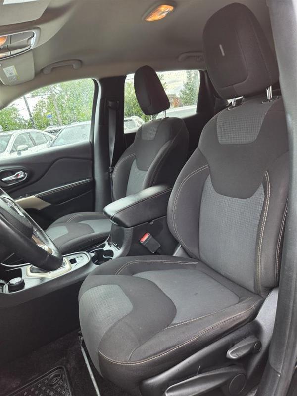 2017 Jeep Grand Cherokee - Image 16