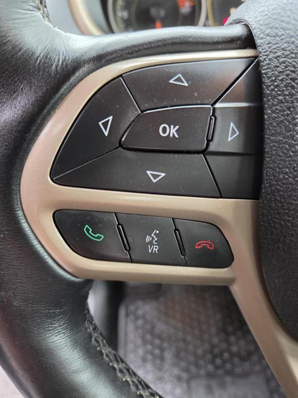 2017 Jeep Grand Cherokee - Image 17