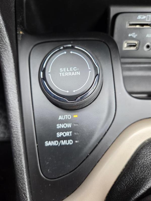 2017 Jeep Grand Cherokee - Image 19