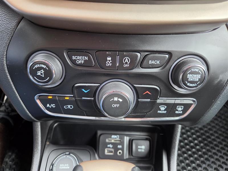 2017 Jeep Grand Cherokee - Image 21