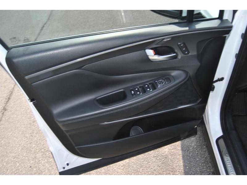 2023 Hyundai Santa Fe - Image 12