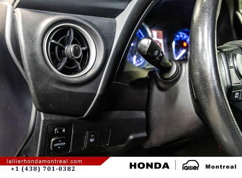 2018 Toyota Corolla - Image 20
