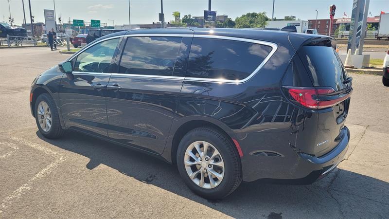 2027 Chrysler Pacifica - Image 2