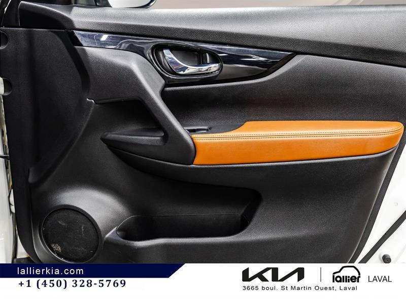 2018 Nissan Rogue - Image 16