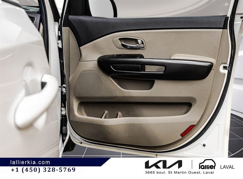 2020 Kia Sedona - Image 19