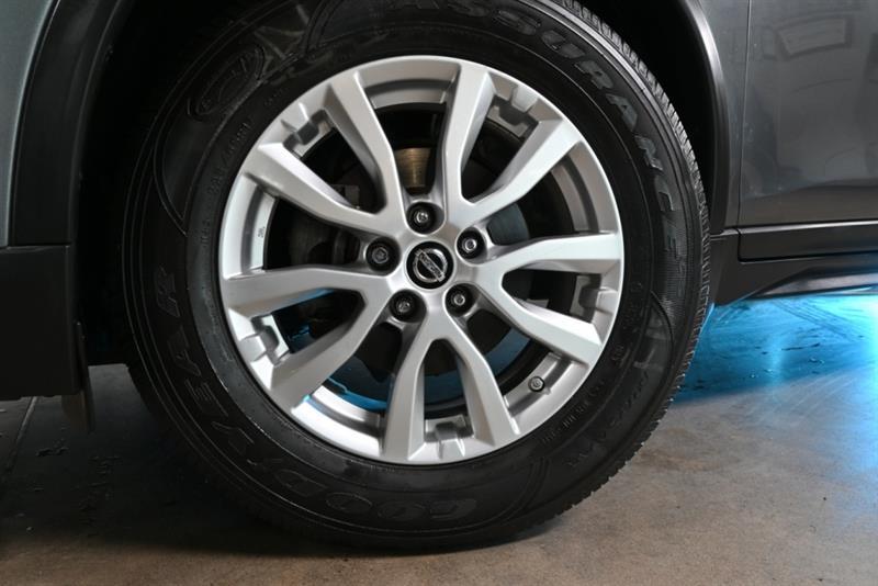 2017 Nissan Rogue - Image 3