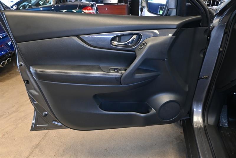 2017 Nissan Rogue - Image 14