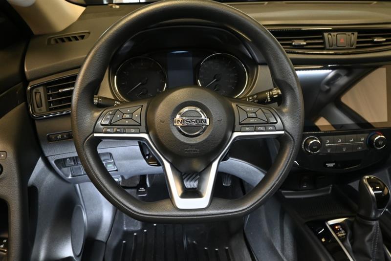 2017 Nissan Rogue - Image 18