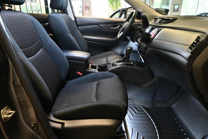 2017 Nissan Rogue - Image 30