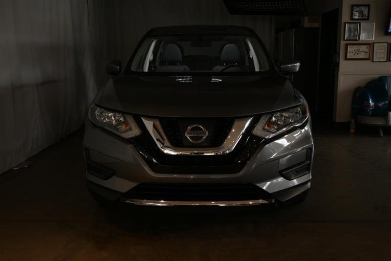 2017 Nissan Rogue - Image 32