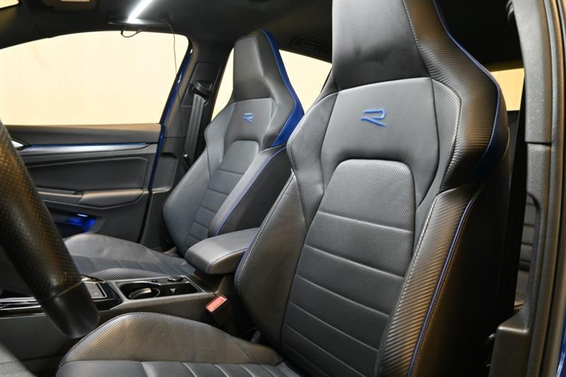 2023 Volkswagen Golf - Image 21