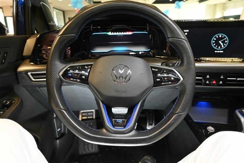 2023 Volkswagen Golf - Image 24