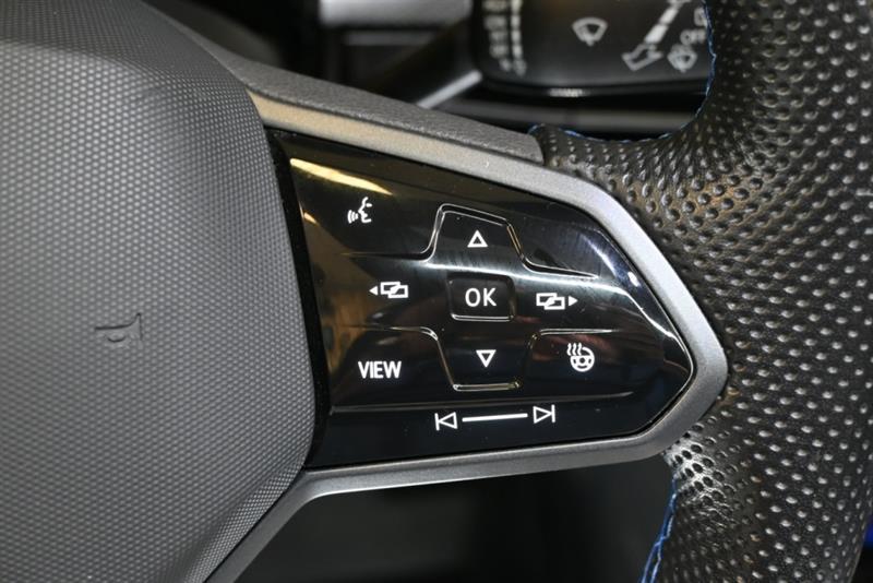 2023 Volkswagen Golf - Image 25