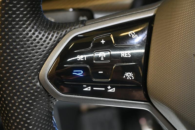 2023 Volkswagen Golf - Image 26