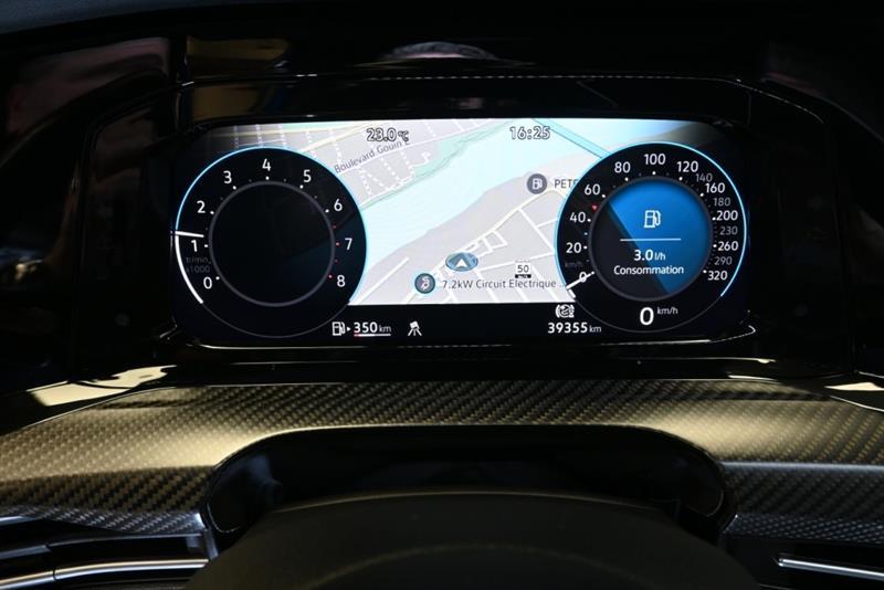 2023 Volkswagen Golf - Image 30