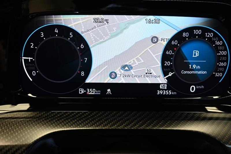 2023 Volkswagen Golf - Image 31
