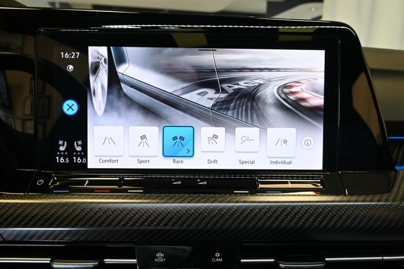 2023 Volkswagen Golf - Image 36