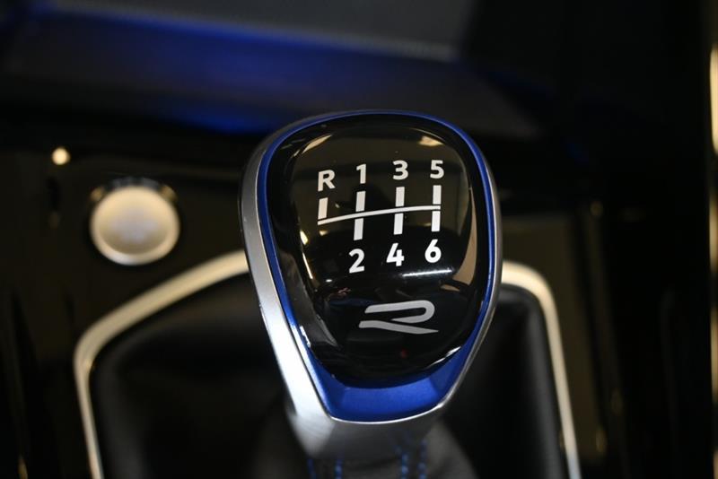 2023 Volkswagen Golf - Image 40