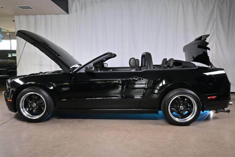 2013 Ford Mustang - Image 13