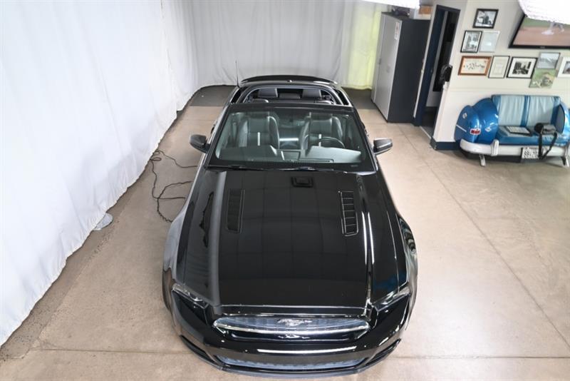 2013 Ford Mustang - Image 20