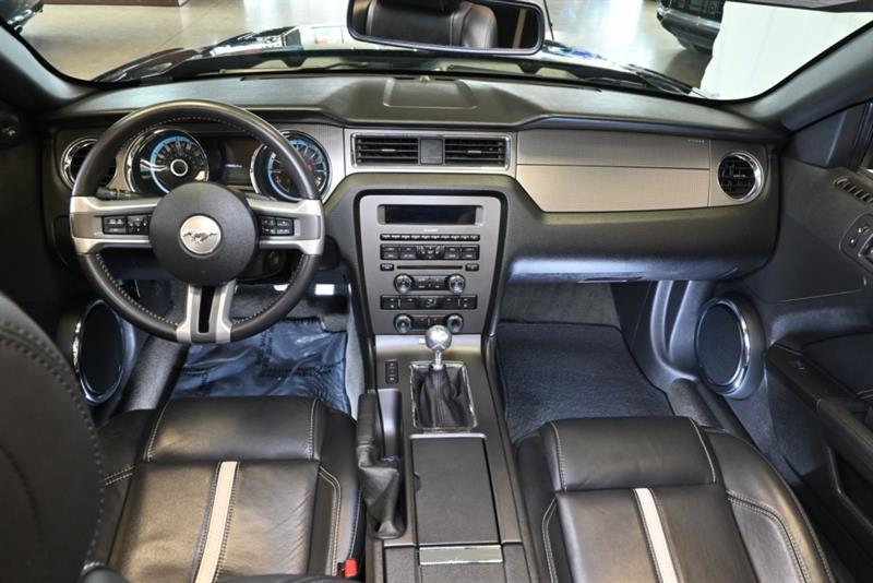 2013 Ford Mustang - Image 27