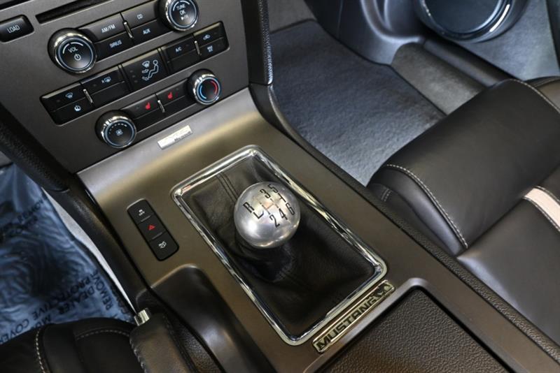 2013 Ford Mustang - Image 34