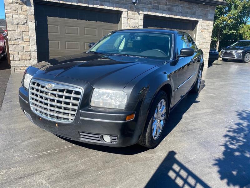 Used Chrysler 300 2009 for sale in Quebec, Quebec 13438195 Auto123