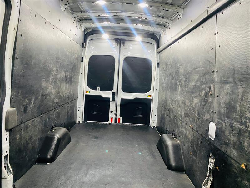 ford Transit-250 Cargo 2020 - 18