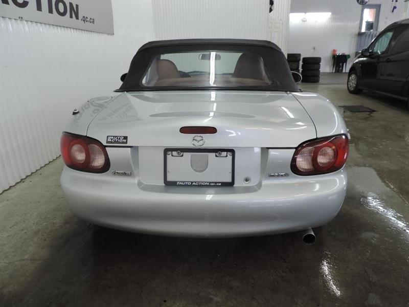 Véhicule Mazda MX5 Miata 2002 Usagé à vendre à SaintFrancoisDuLac