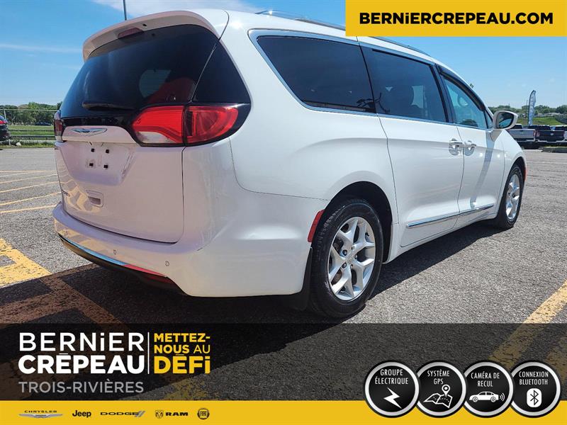 Chrysler Pacifica 5
