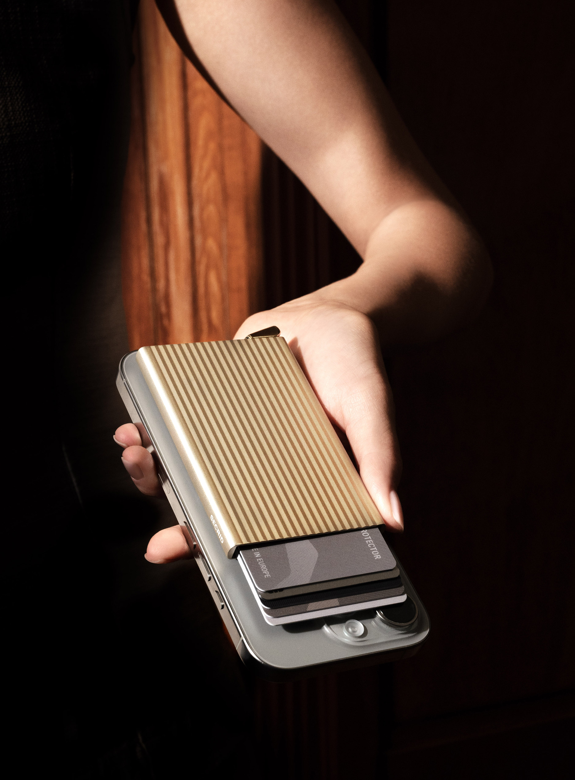 Premium Cardprotector+ Fluted for Magsafe Cashmere | Secrid