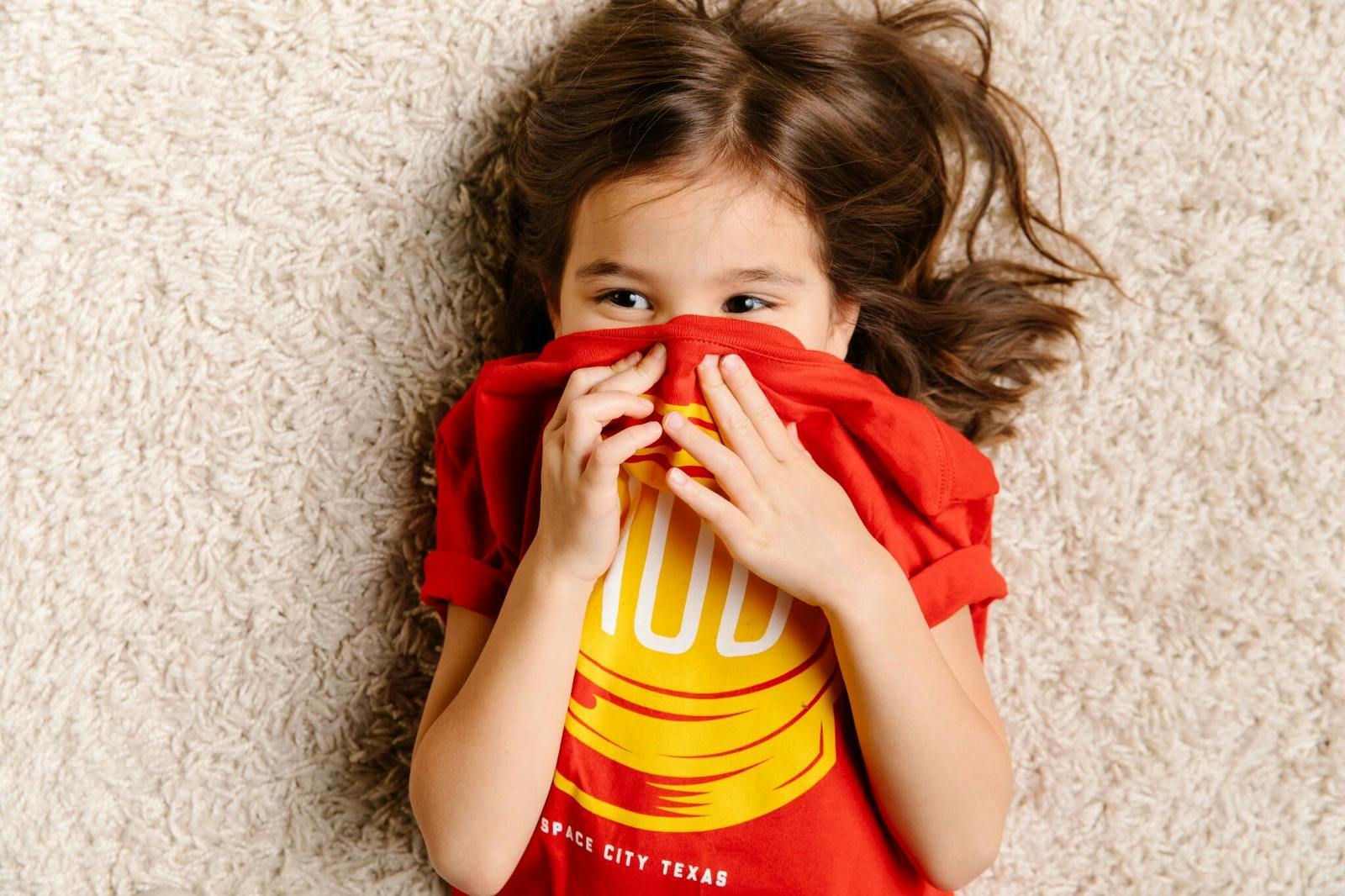kid wearing a red shirt